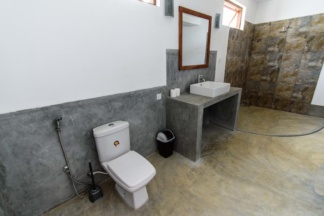Ladja Beach Resort Ambalantota Экстерьер фото