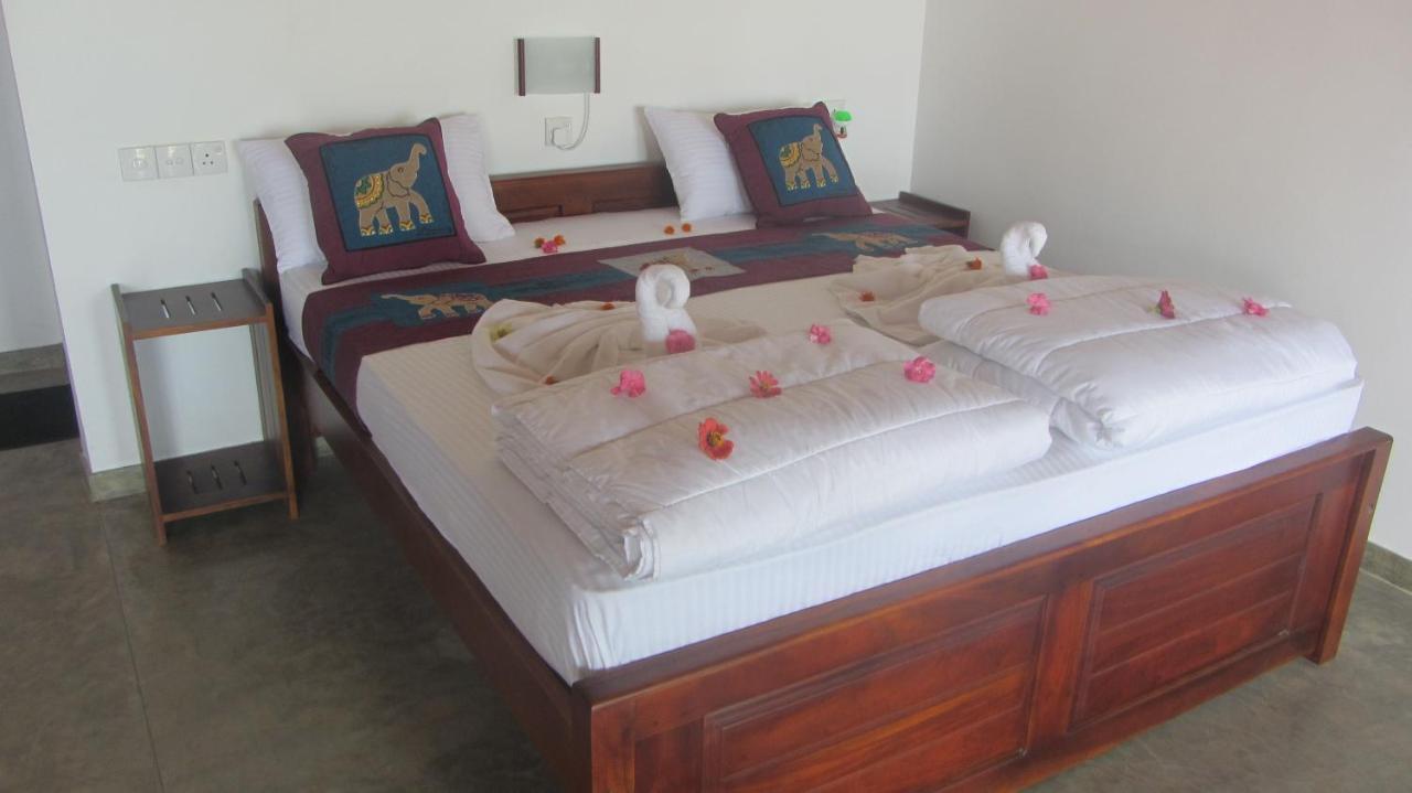 Ladja Beach Resort Ambalantota Экстерьер фото