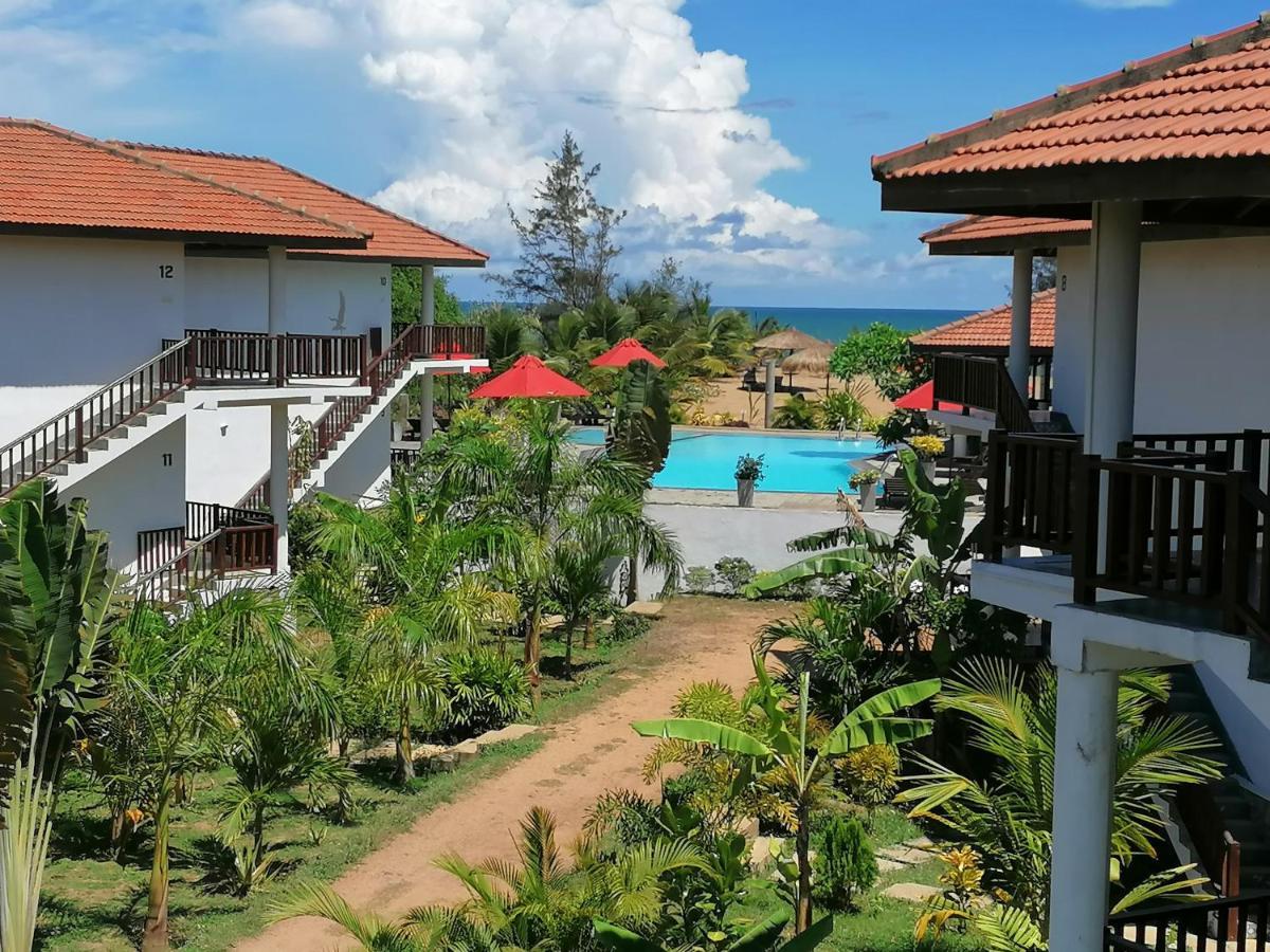 Ladja Beach Resort Ambalantota Экстерьер фото