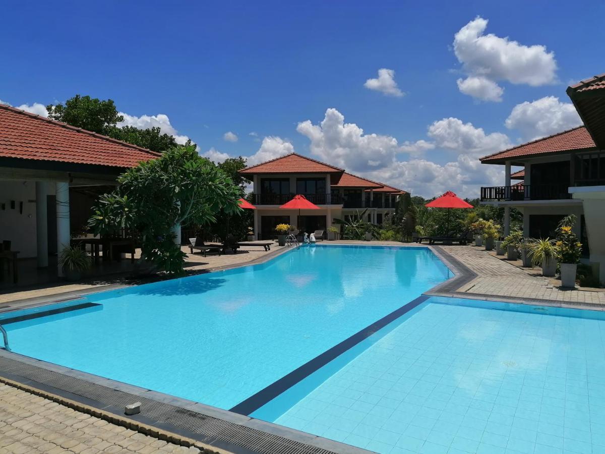 Ladja Beach Resort Ambalantota Экстерьер фото