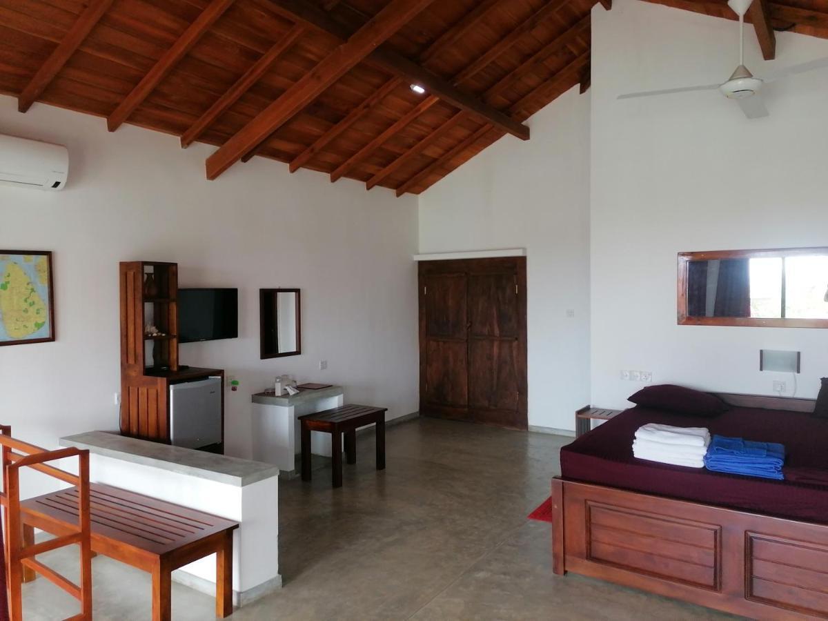 Ladja Beach Resort Ambalantota Экстерьер фото
